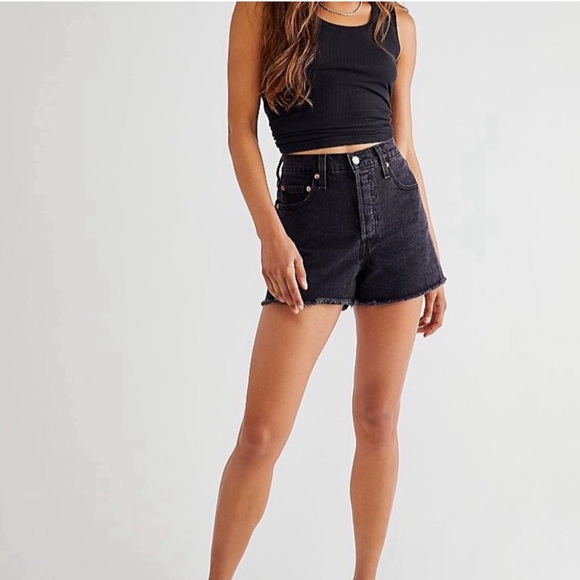 Levi's Pants - Levi’s black ribcage shorts - Size 28